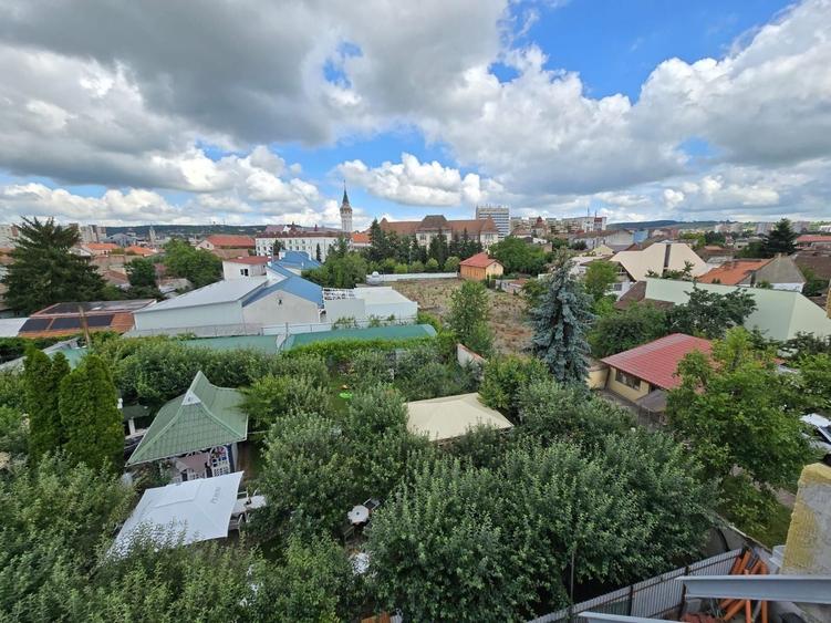 Birou, de 948 mp, în Central
