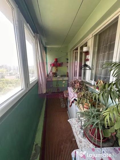 Apartament cu 3 camere semidecomandat în Militari