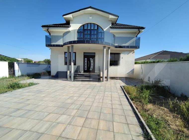 Casă individuală cu 7 camere cu Canalizare în Nord
