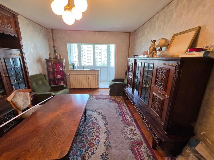 Apartament cu 3 camere decomandat în Tineretului