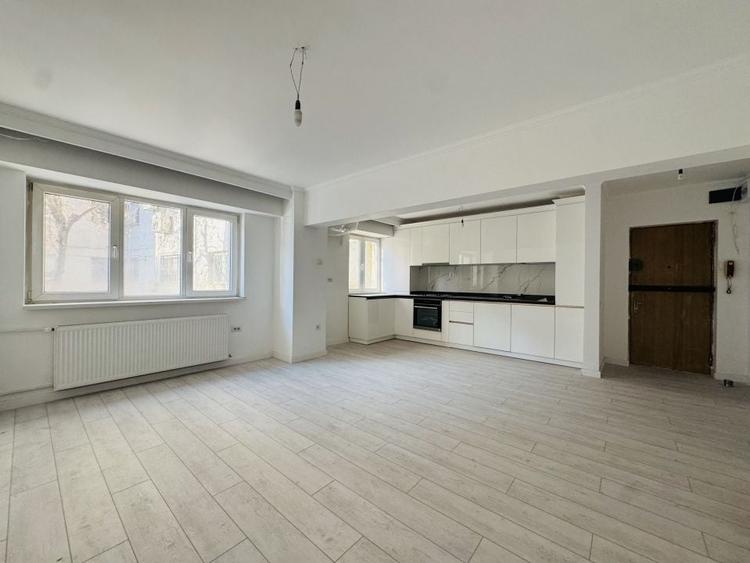 Apartament cu 3 camere decomandat în Panduri