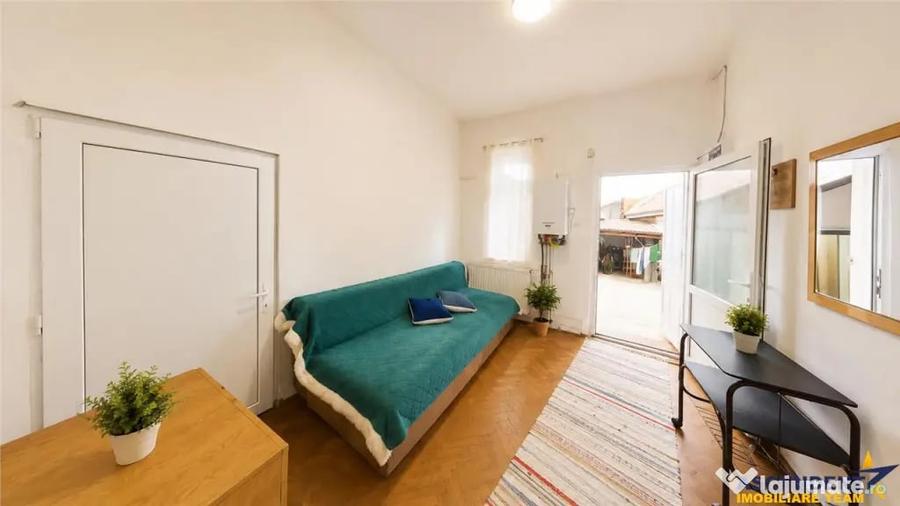 Corp de casa cu 2 imobile, intrari separate, pod si beci gen - 1