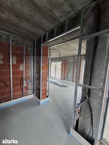 Casă cu 4 camere cu Teren 300 Mp în 1 Decembrie