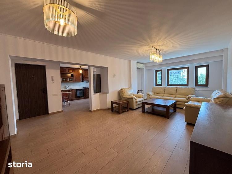 Apartament cu 3 camere în Centrul Civic