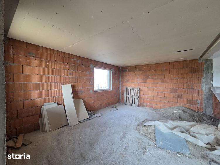 Casă cu 5 camere cu Teren 4165 Mp în Central