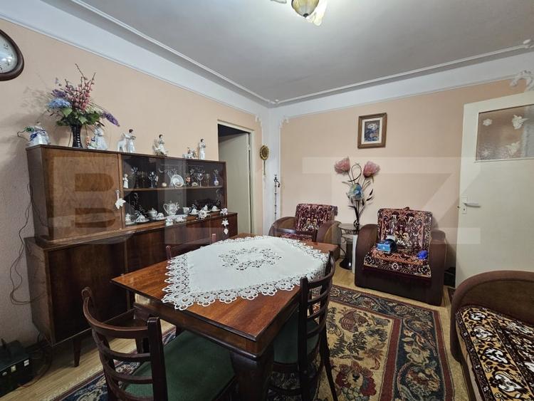 Apartament cu 3 camere semidecomandat în Alexandru cel Bun
