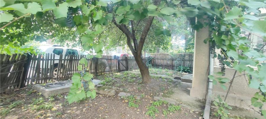 Casă cu 2 camere cu Canalizare în Central