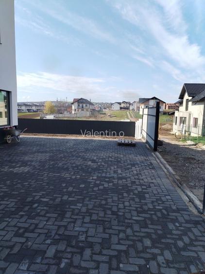 Casa de vanzare la Lisaura ,120 m2 utili, 5 ari, utilitati - la semifinisat sau la cheie