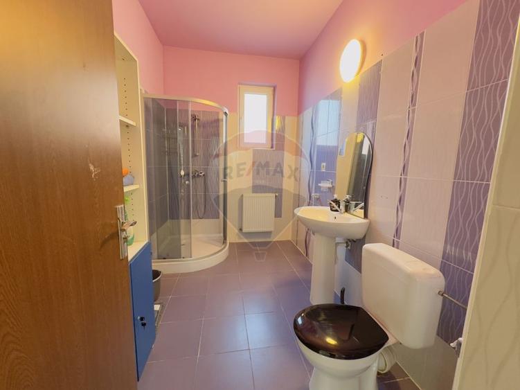 Casă individuală cu 5 camere cu Teren 500 Mp în Paleu