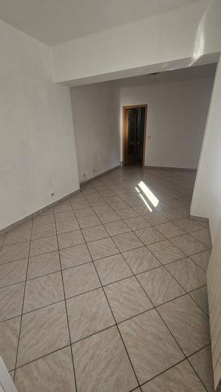 Casă individuală cu 4 camere cu Canalizare în Domenii
