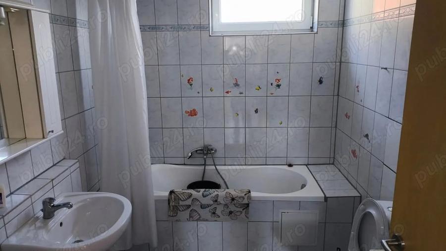 Casă cu 6 camere cu Teren 2878 Mp în Tomnatic