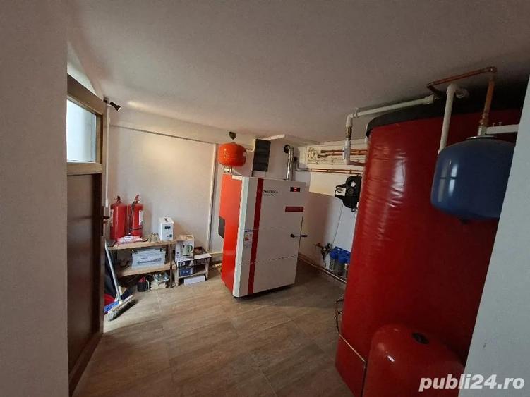 Casă cu 3 camere cu Teren 6000 Mp în Central