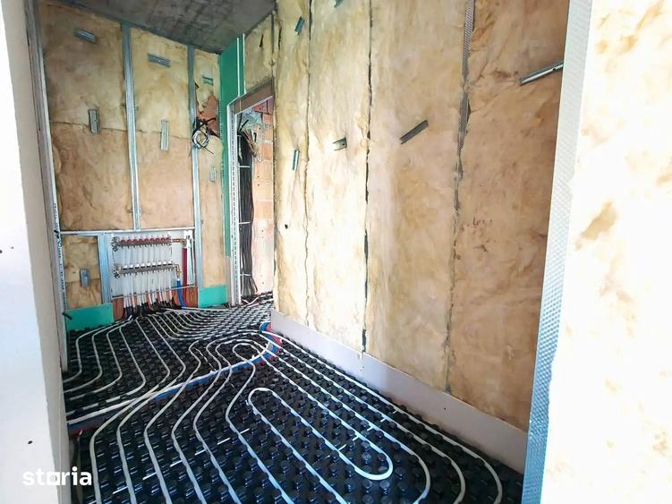 Apartament cu 3 camere decomandat în Titan