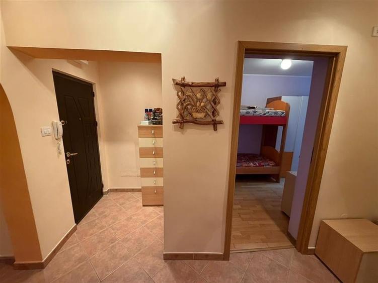 Apartament cu 3 camere decomandat, mobilat în Central