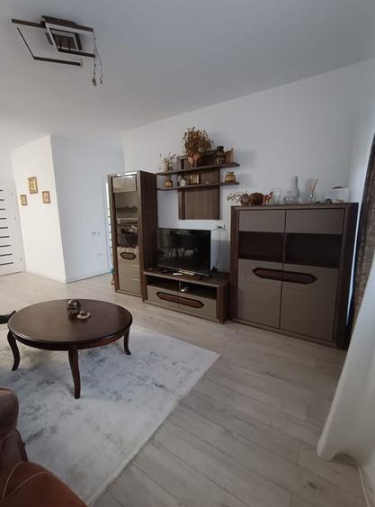 Apartament cu 3 camere decomandat în Cotu