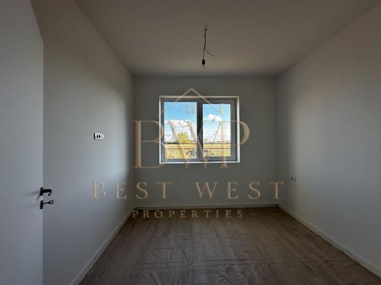 Apartament cu 3 camere semidecomandat în Urseni