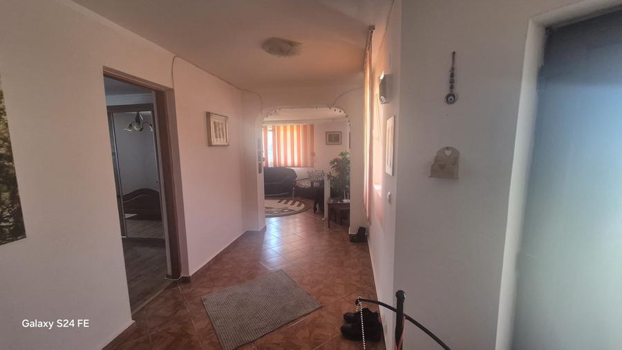 Casă cu 4 camere cu Teren 2000 Mp în Timișești