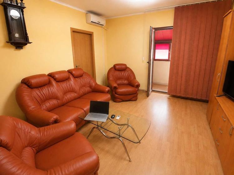 Apartament cu 3 camere decomandat în Traian
