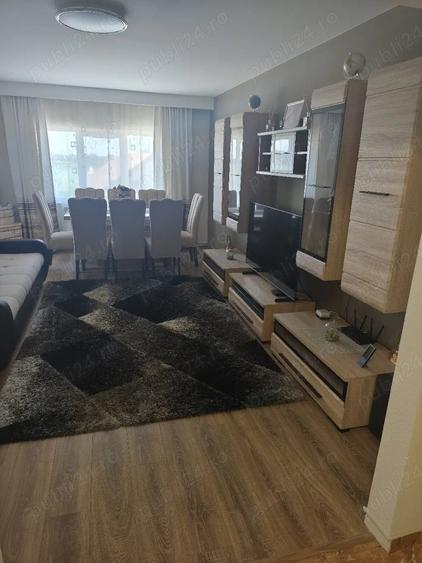 Apartament cu 4 camere decomandat în Halmeu