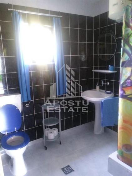 Casă individuală cu 8 camere cu Canalizare în Eșelnița