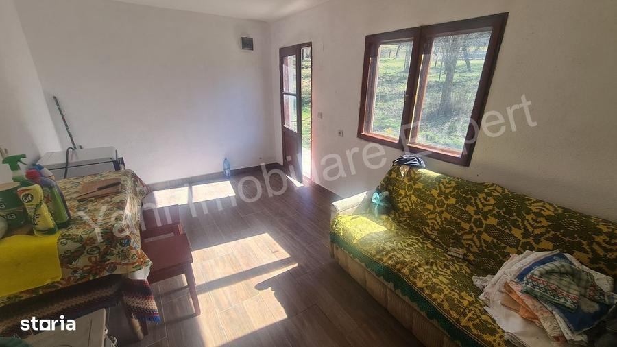 Casă cu 3 camere în Cerbu