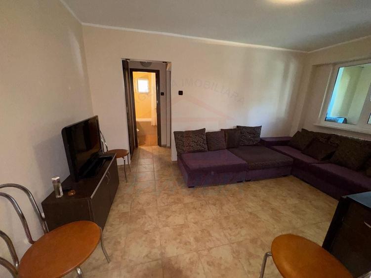 Apartament cu 2 camere semidecomandat, mobilat în Micro 38