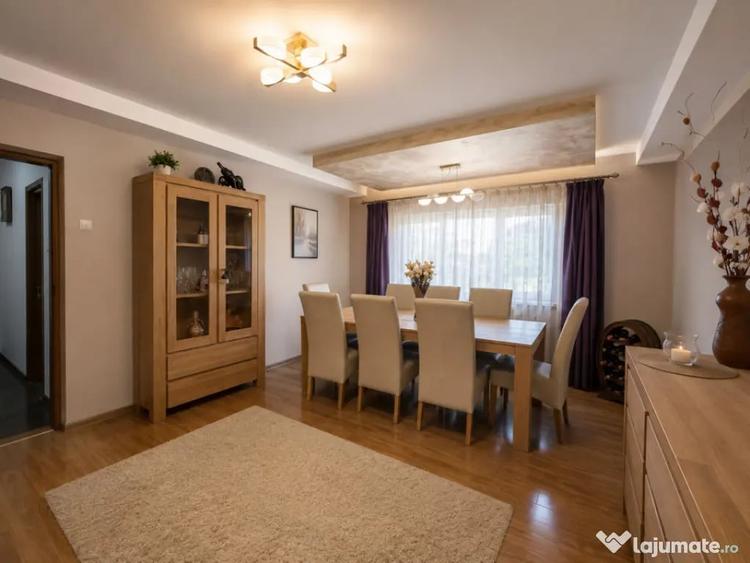 Apartament cu 4 camere decomandat în Central