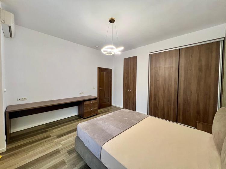 Apartament cu 3 camere decomandat, mobilat în Lipovei