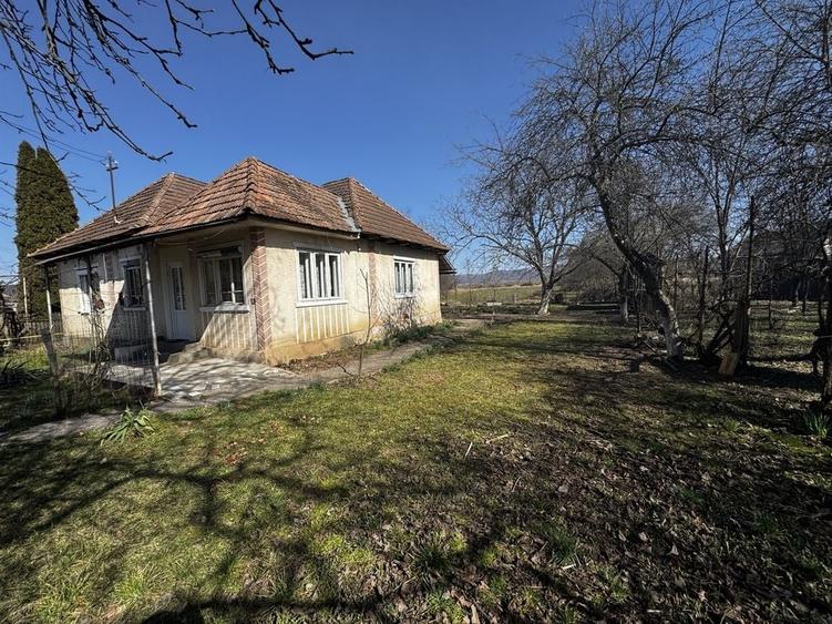 Casă cu 3 camere cu Teren 8000 Mp în Someș-Odorhei