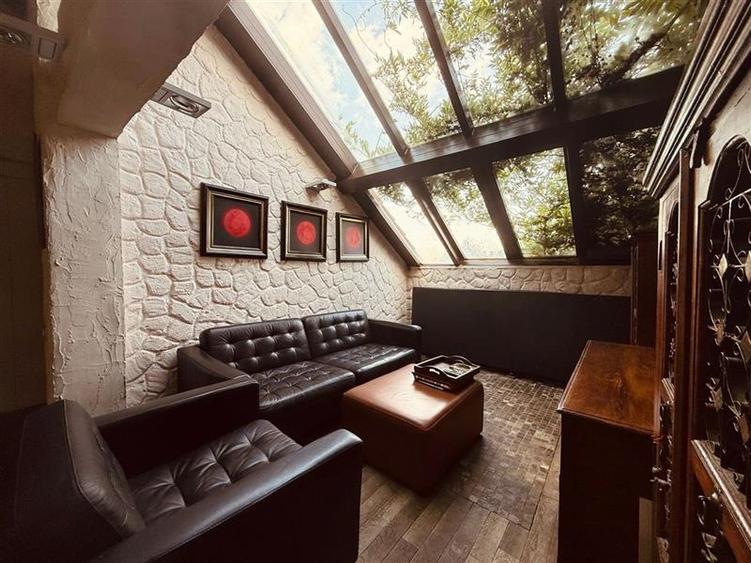 Duplex cu 6 camere cu Piscina în Iancu Nicolae