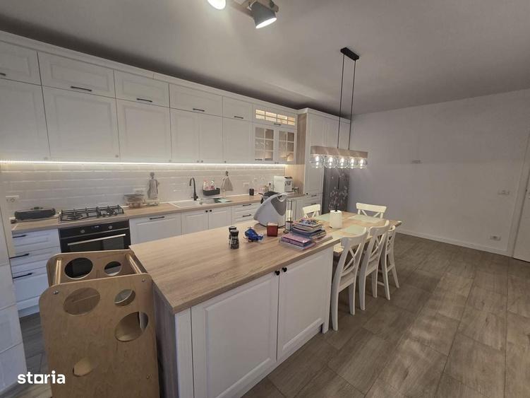Casă cu 4 camere cu Teren 1239 Mp în Central