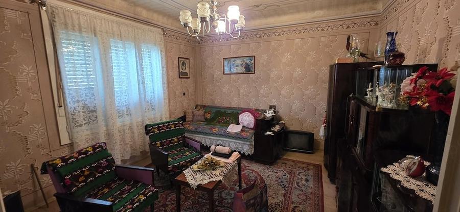 Casă cu 3 camere cu Teren 1600 Mp în Exterior Vest