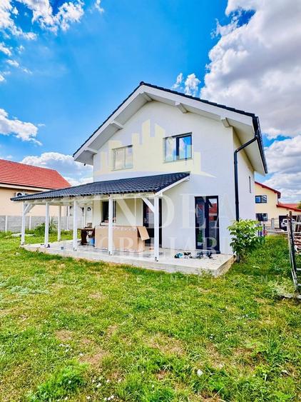 Casă individuală cu 4 camere cu Canalizare în Giarmata