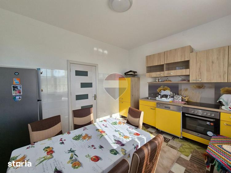 Casă cu 4 camere cu Teren 2575 Mp în Iordăcheanu
