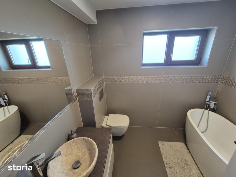 Casă cu 4 camere cu Teren 220 Mp în Central