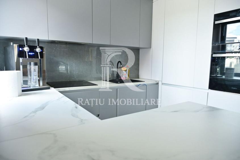 Casă individuală cu 9 camere cu Canalizare în Sânmartin