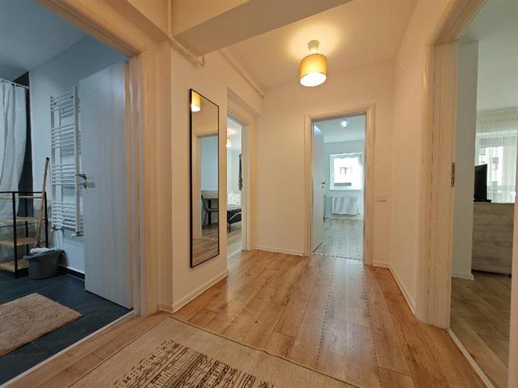 Apartament cu 2 camere decomandat, mobilat în Tractorul