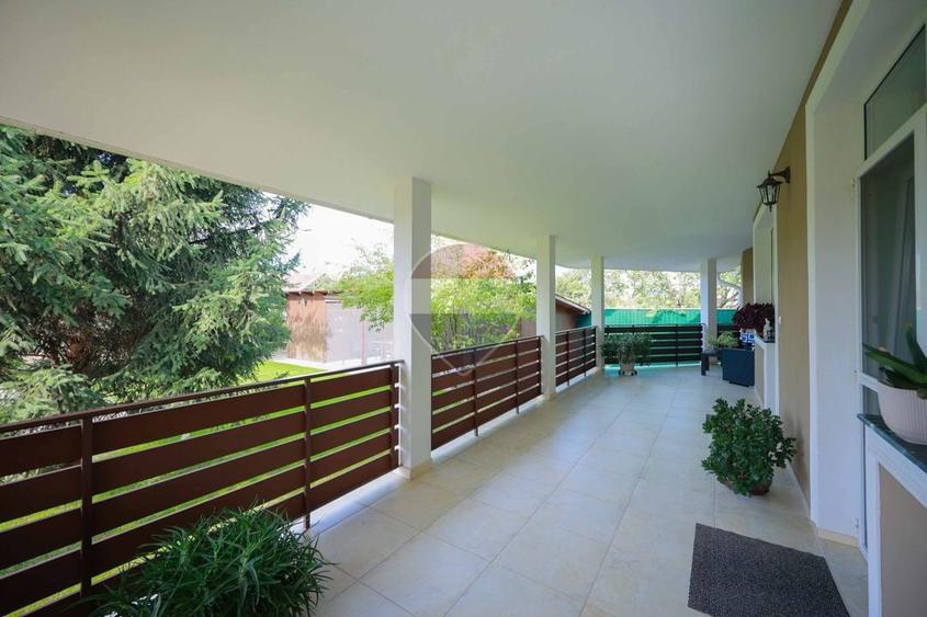 Casă individuală cu 6 camere cu Teren 795 Mp în Sântandrei