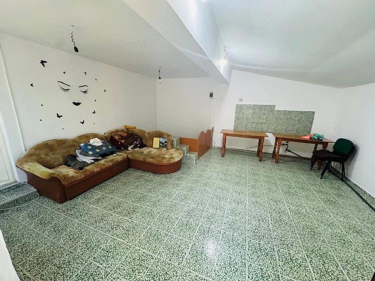 Casă cu 7 camere cu Teren 390 Mp în Șimian