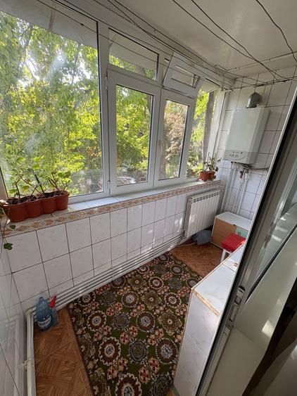 Apartament cu 3 camere semidecomandat în Exterior Vest