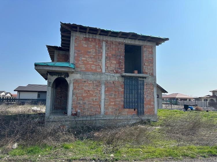 Casă individuală cu 5 camere cu Teren 426 Mp în Vânători