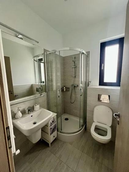 Apartament cu 3 camere semidecomandat, mobilat în Drumul Taberei