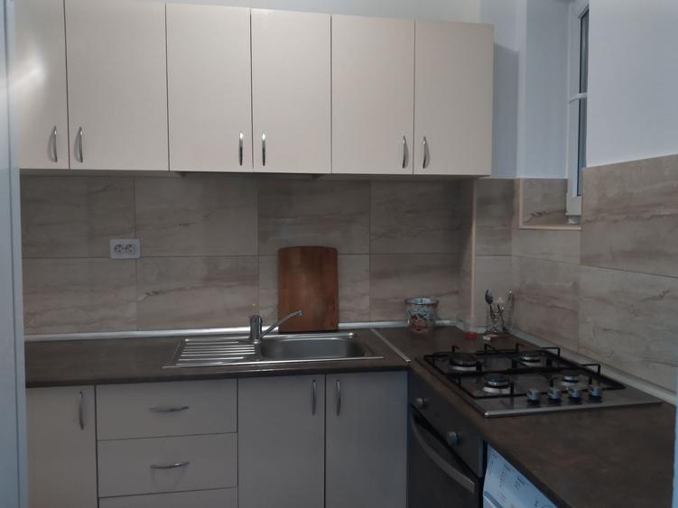 Apartament cu 3 camere semidecomandat în Sala Palatului