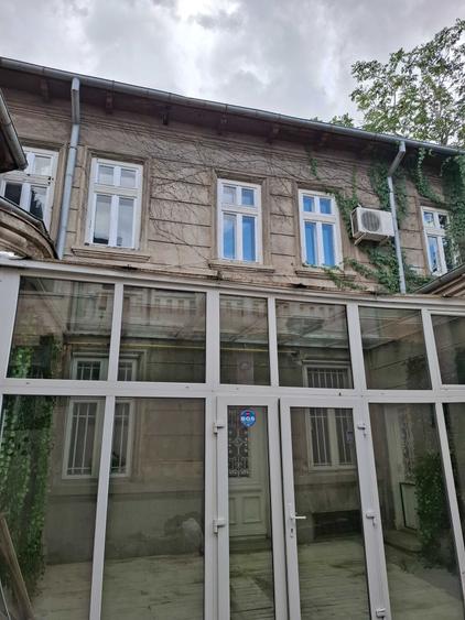 Casă cu 4 camere în Dorobanți