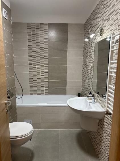 Apartament cu 2 camere decomandat în Tractorul