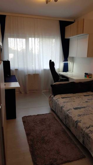 Apartament cu 3 camere decomandat în Păcii