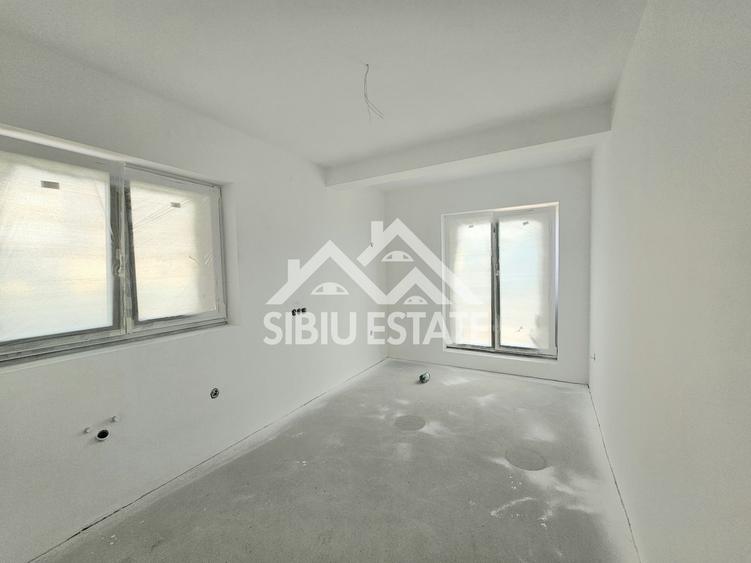 Duplex cu 4 camere cu Canalizare în Exterior Nord