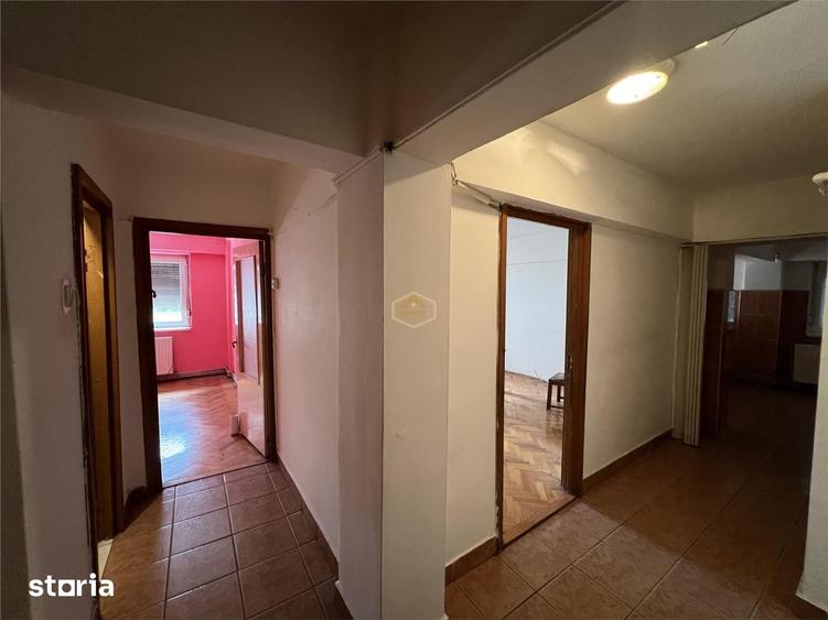 Apartament cu 4 camere în Micro 16