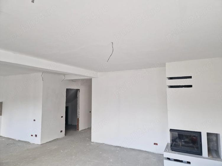Casă cu 5 camere cu Teren 220 Mp în Pantelimon