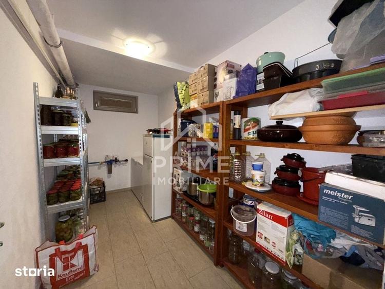 Casă cu 8 camere cu Teren 1200 Mp în Micești
